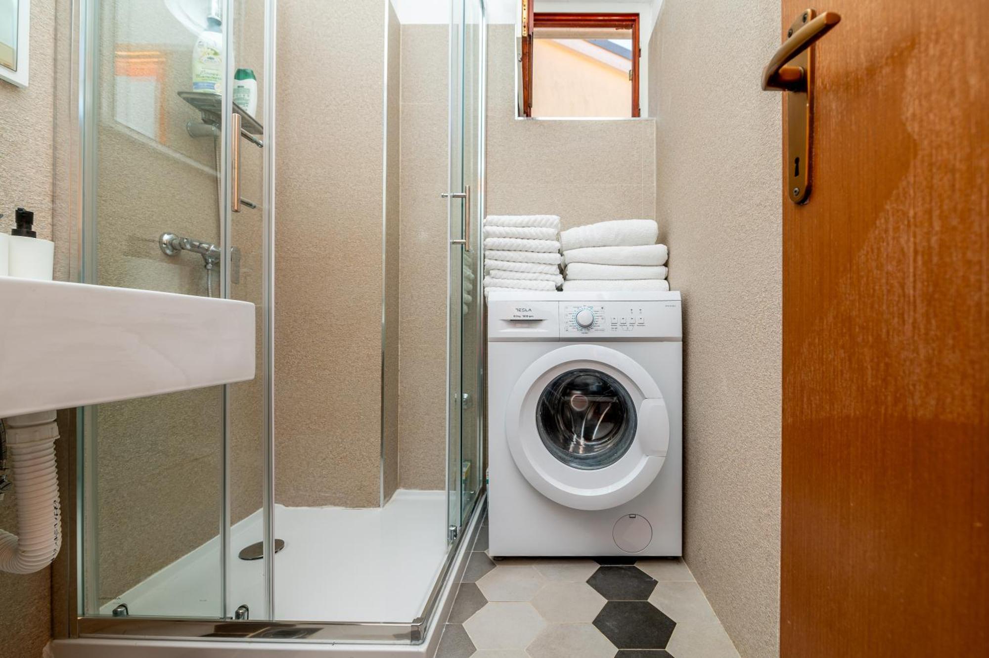 Apartments Vitoria مالي لوشينغْ المظهر الخارجي الصورة