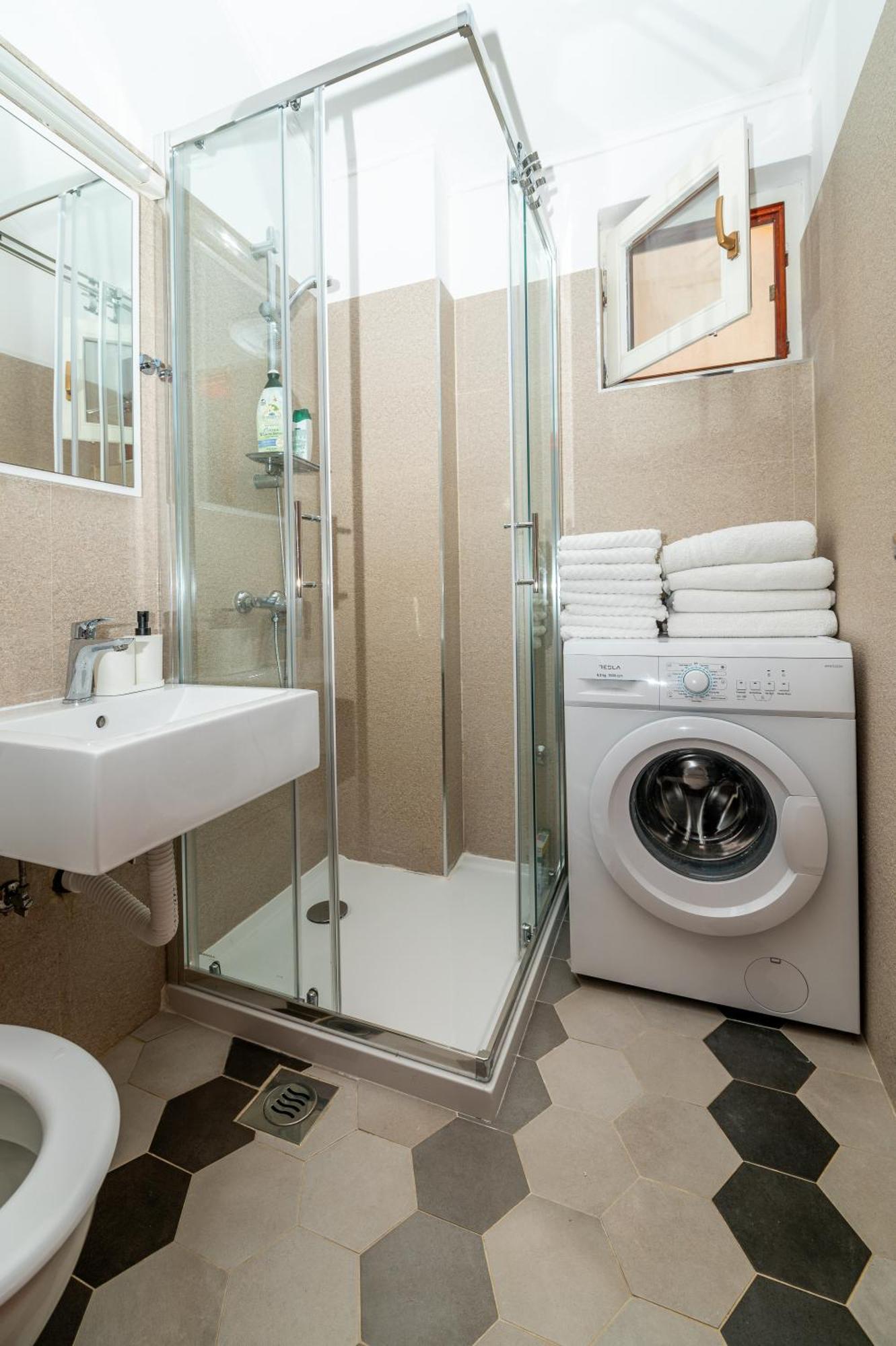 Apartments Vitoria مالي لوشينغْ المظهر الخارجي الصورة